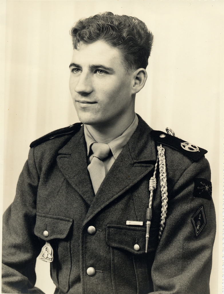 BOURSIN Homme En Uniforme.jpg